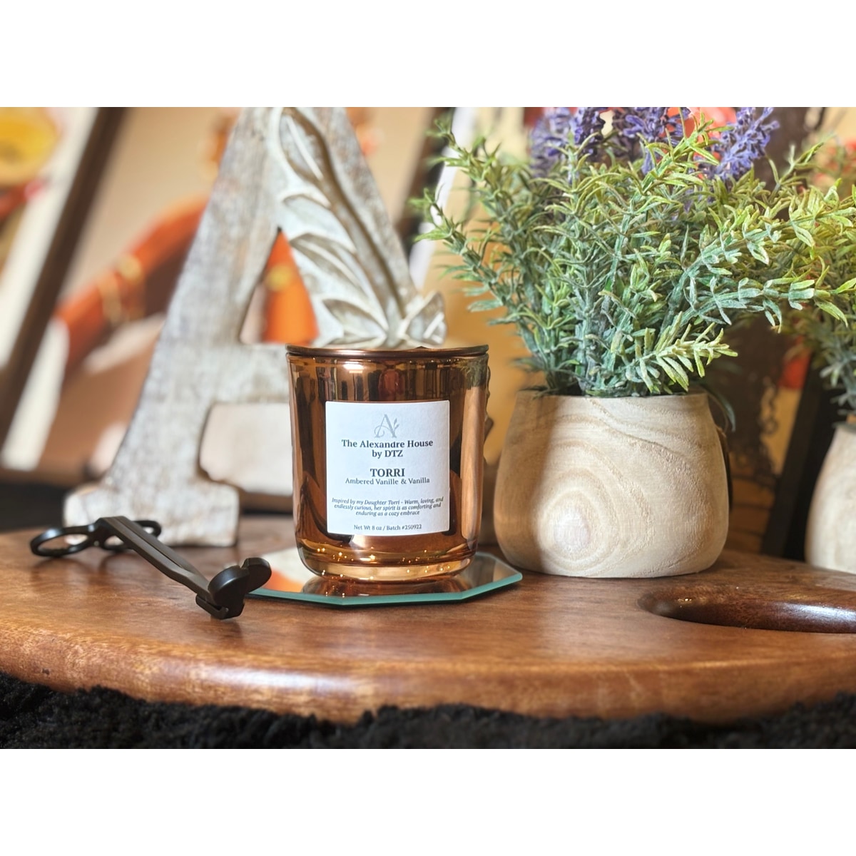 TORRI | Ambered Vanille & Vanilla Signature Candle (8 oz)— A warm, comforting luxury candle with a crackling wood wick