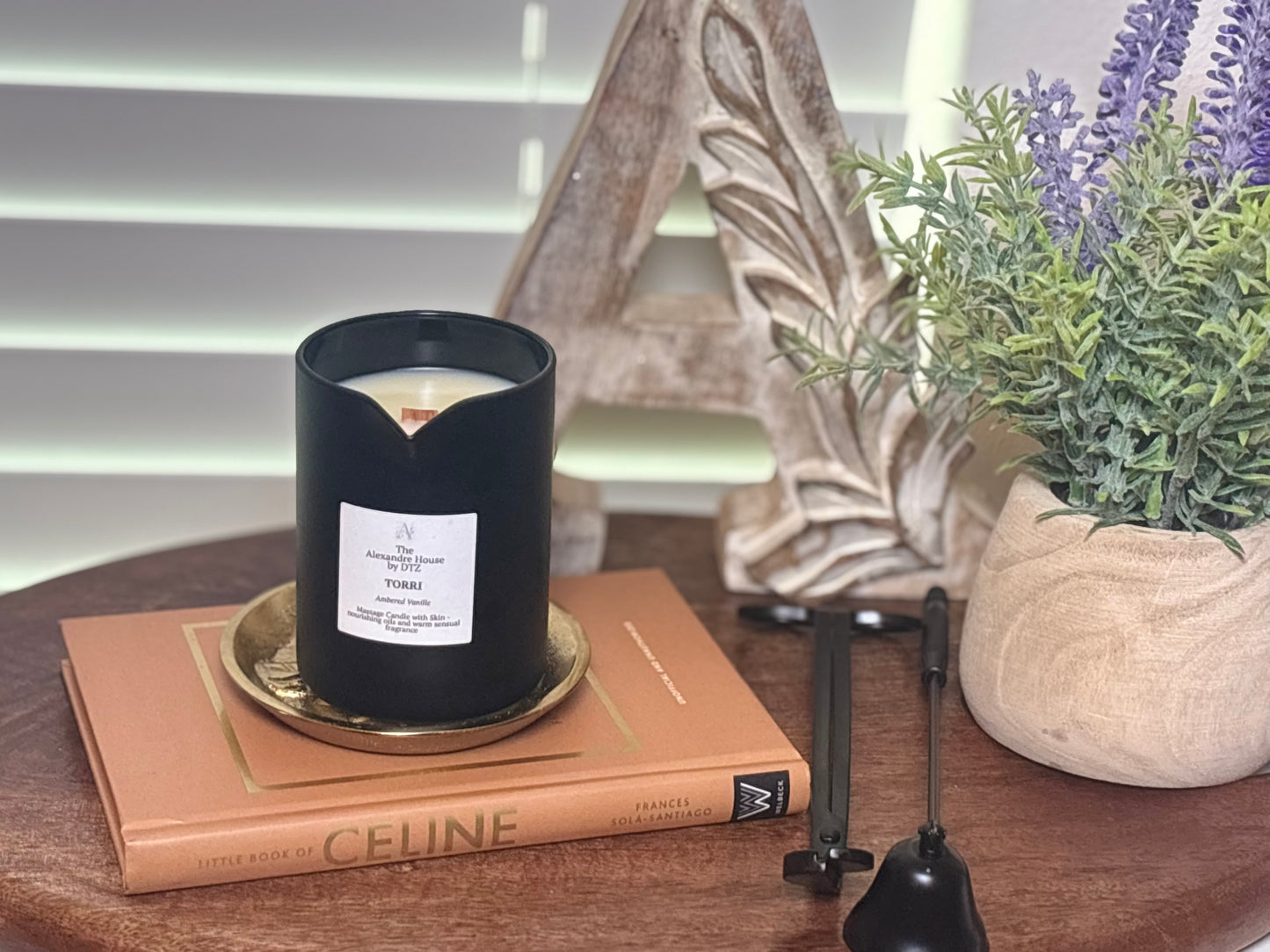 Torri | Ambered Vanille & Vanilla Massage Candle (8 oz) — A skin-loving blend of coconut soy wax, doubles as candle + moisturizer.