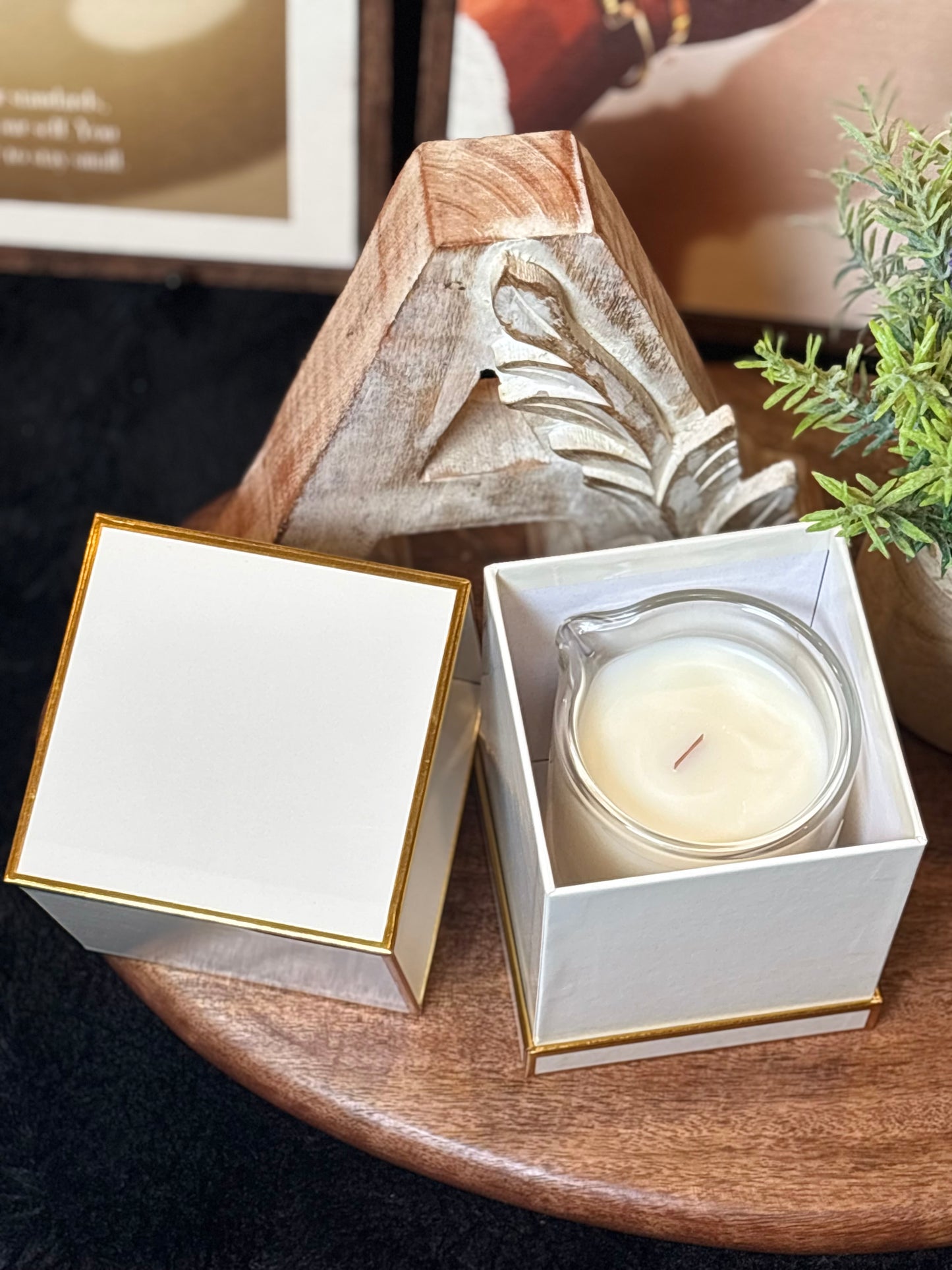 ZAQ | Sea Salt & Orchid Signature Candle (8 oz)A fresh, coastal luxury candle with a crackling wood wick