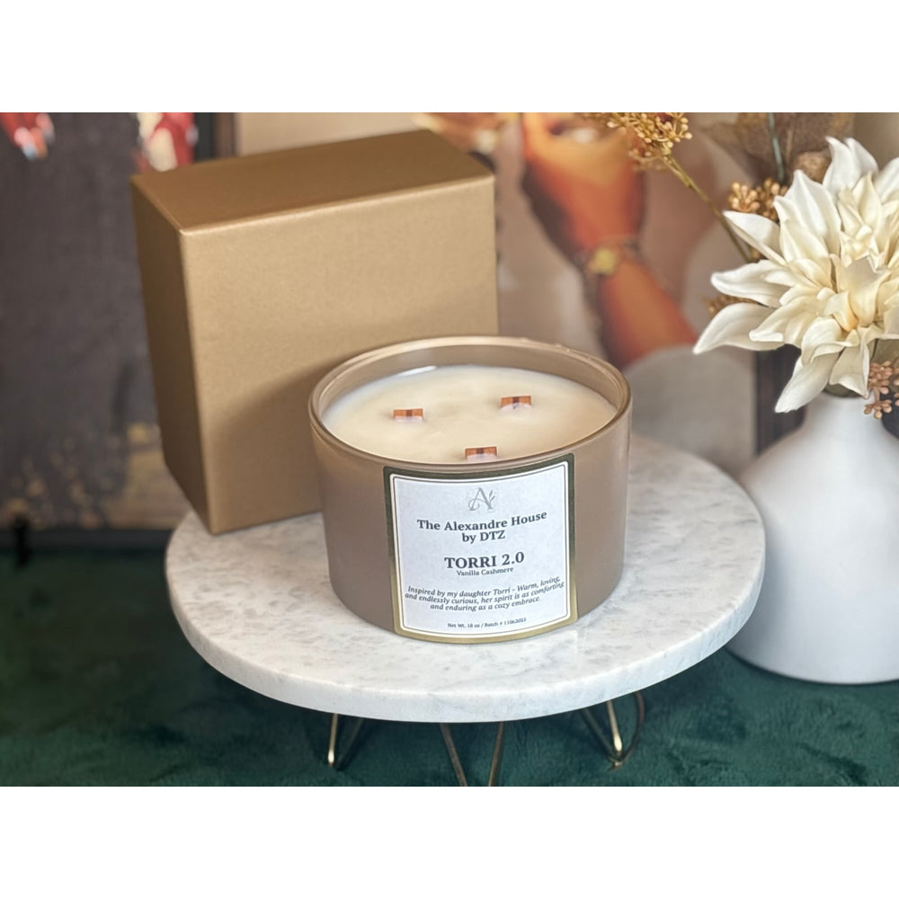 Vanilla Cashmere 18 oz Signature Candle - Luxe Box Included